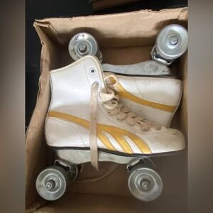 VTG Kid’s  White & Yellow Roller Skates In Original Box Size 2 Item#171